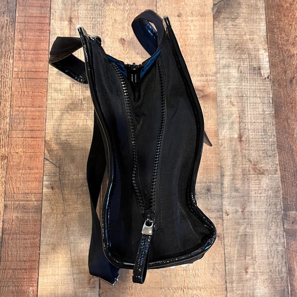 Milly - Mod look B&W Messenger Tote Bag. Color Block Canvas & Patent Leather - Picture 15 of 16